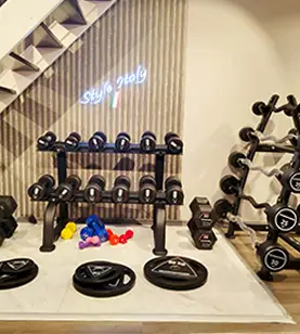Showroom ağırlık ve ekipman bölümü